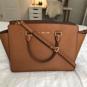 Micheal Kors Large Selma Tote- Brown